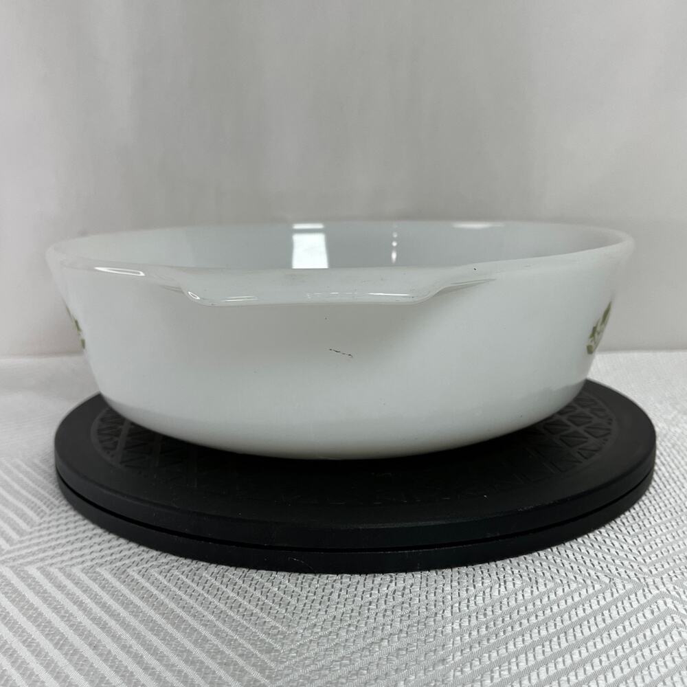 Meadow Green Fire-King Anchor Hocking Milk Glass Round Casserole 2 Qt No Lid VTG - Picture 2 of 7